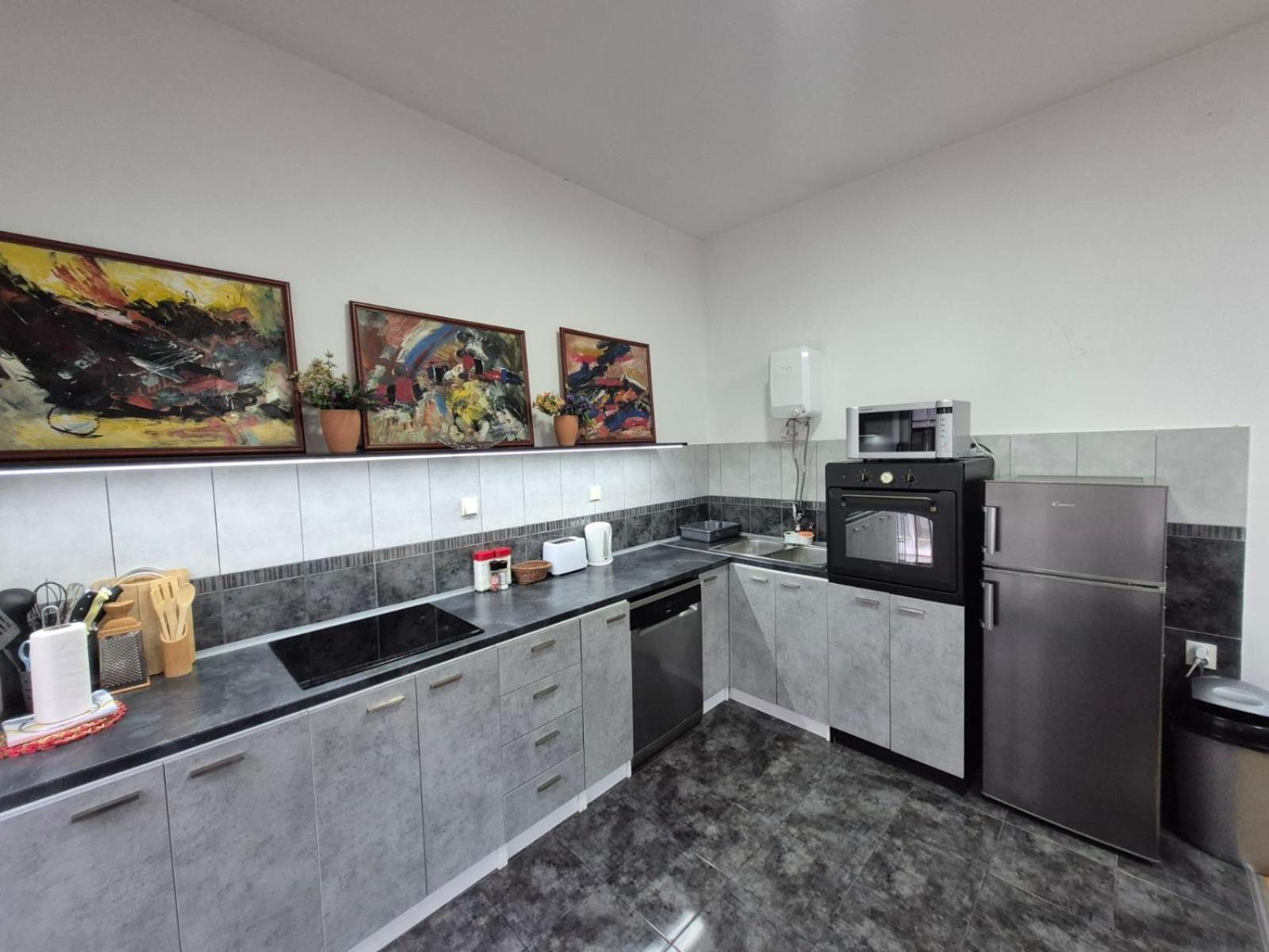 Authentic Belgrade Centre Apartments For Large Groups, Republic Square - Up To 47 People In 5 Apartments Room photo